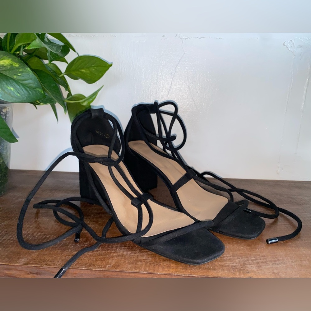 Pretty Little Thing - Black tie-up heels!